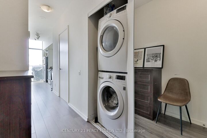 Property Photo:  105 The Queensway Avenue Ph3505  ON M6S 5B5 