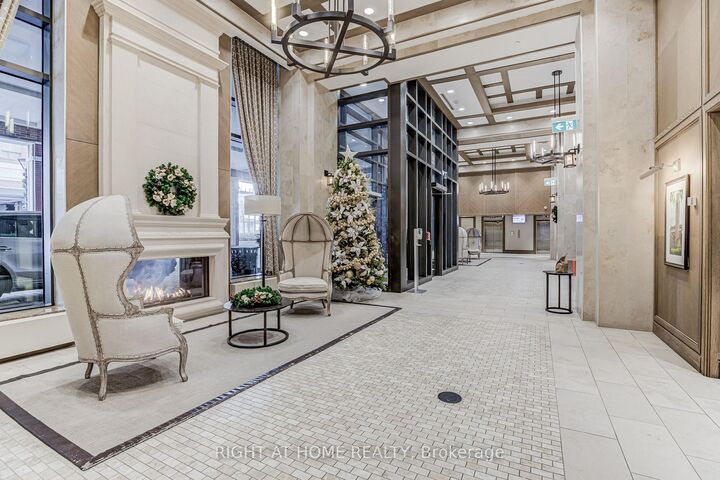 Property Photo:  3091 Dufferin Street 905  ON M6A 0C4 