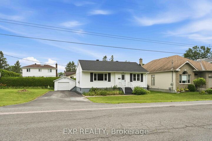 Property Photo: 1613 Queensdale Avenue ON K1T 1J4