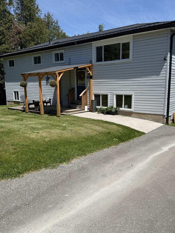 Property Photo:  22 Lawrence Street N  ON K9J 6X3 