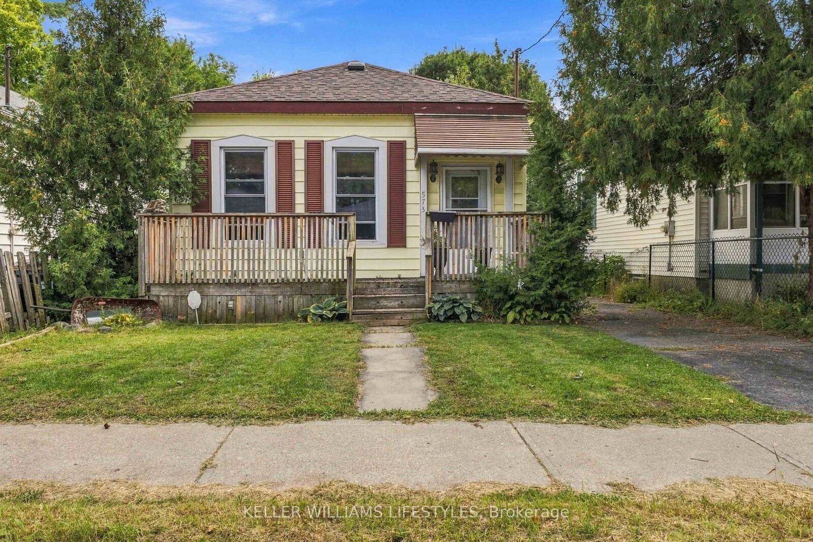 Property Photo:  573 Hill Street  ON N6B 1E9 