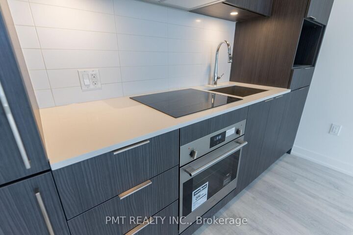 Property Photo:  7 Golden Lion Heights N2610  ON M2M 0C1 