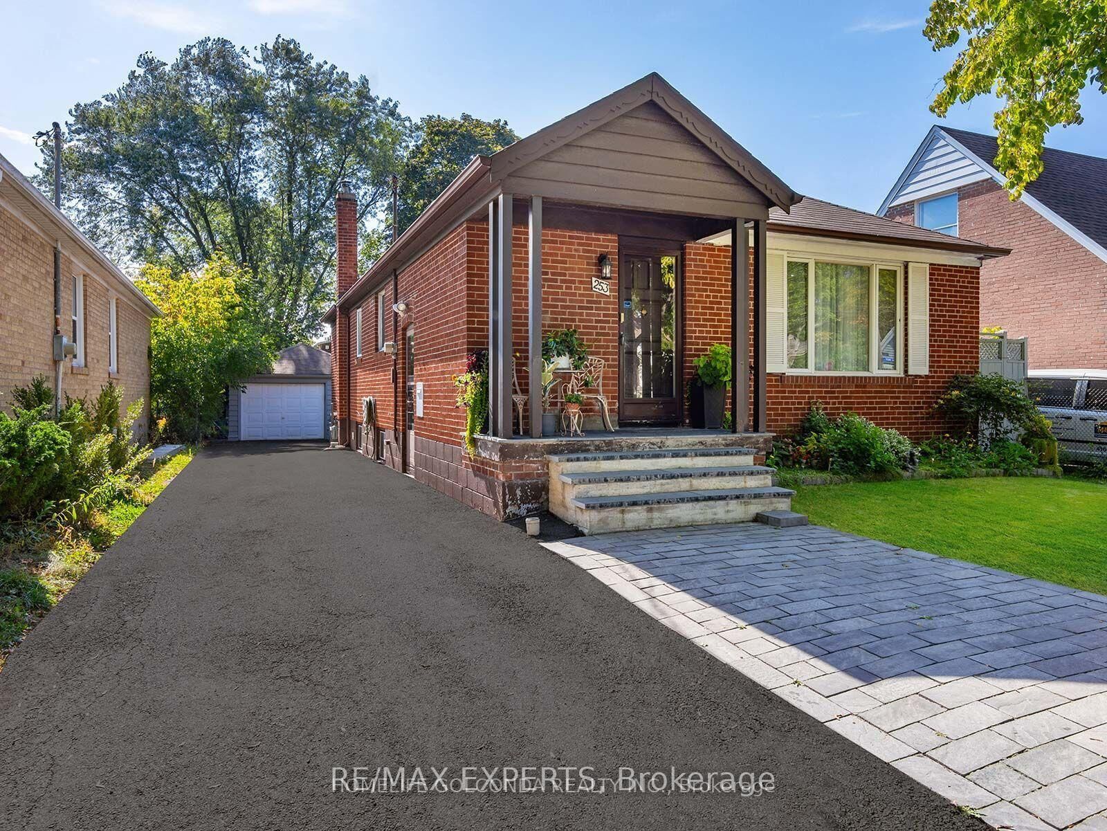 Property Photo:  253 Bogert Avenue  ON M2N 1L2 