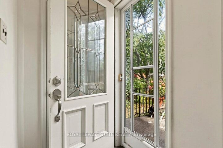 Photo de la propriété:  64 Tweedsmuir Avenue  ON L9H 4H5 