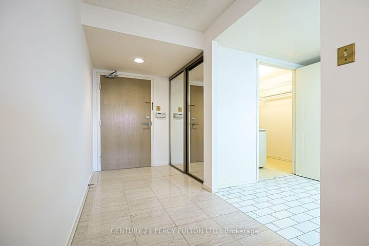 Property Photo:  5 Kenneth Avenue 907  ON M2N 6M7 