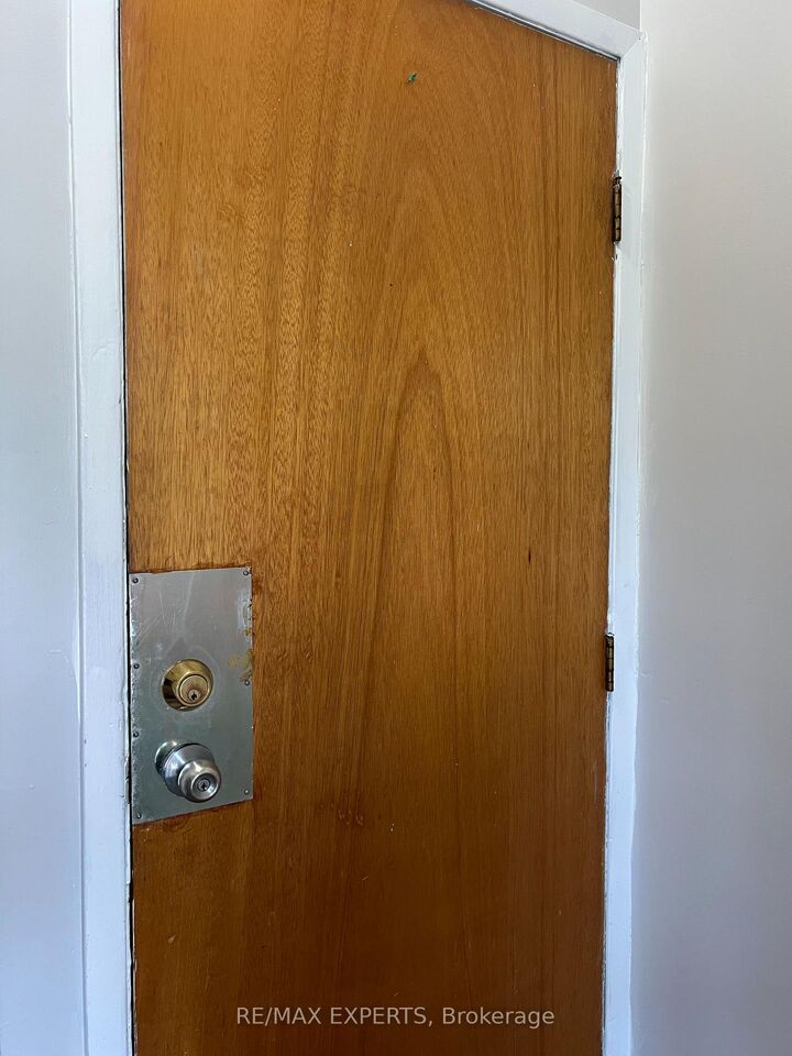 Property Photo:  366 Lauder Avenue 2nd Floor  ON M6E 3H8 