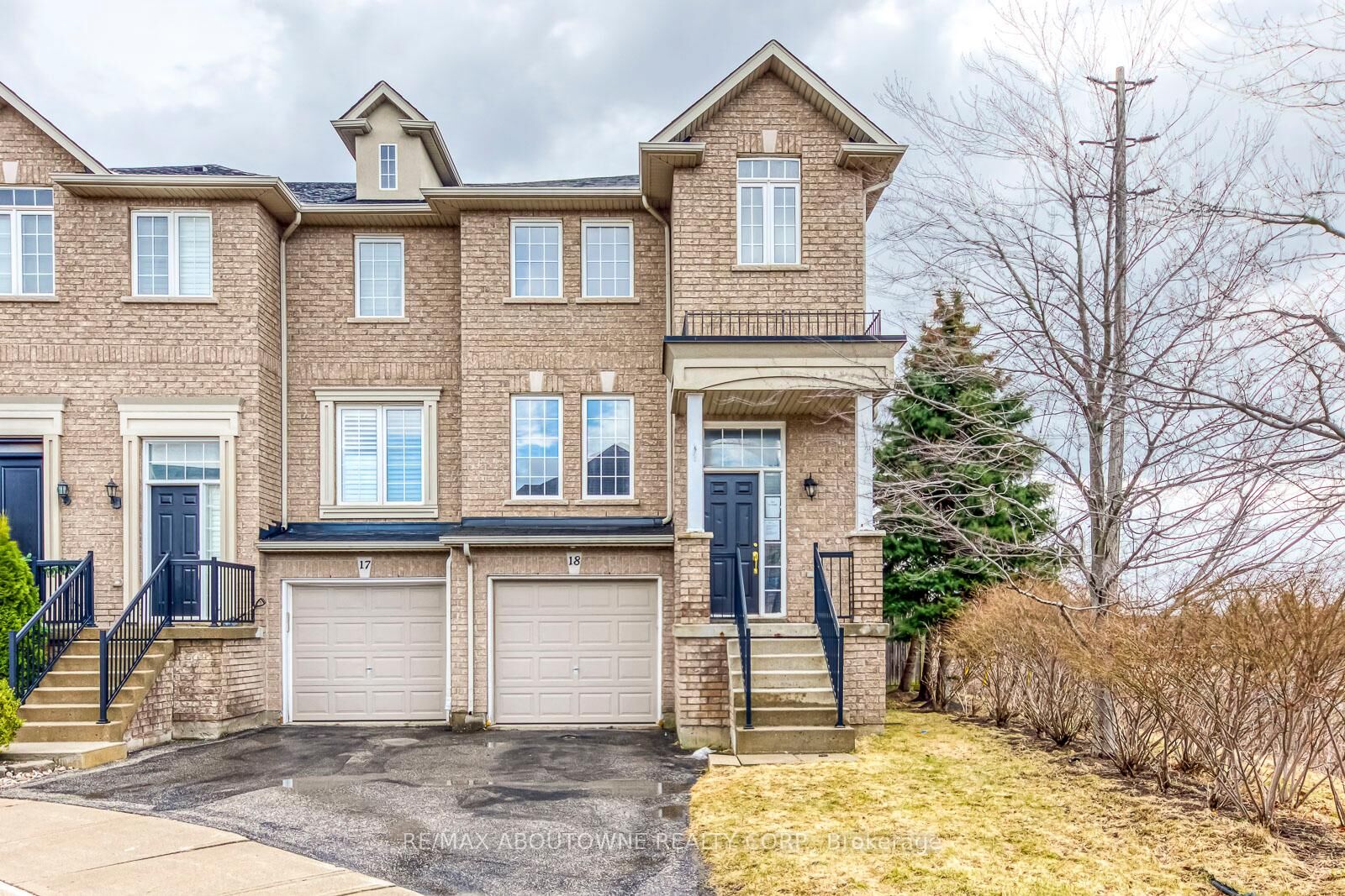 Property Photo:  2280 Baronwood Drive Unit 18  ON L6M 5J8 