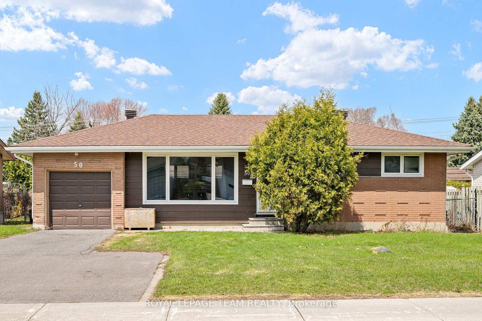 Photo de la propriété:  50 Hilliard Avenue  ON K2E 6C1 