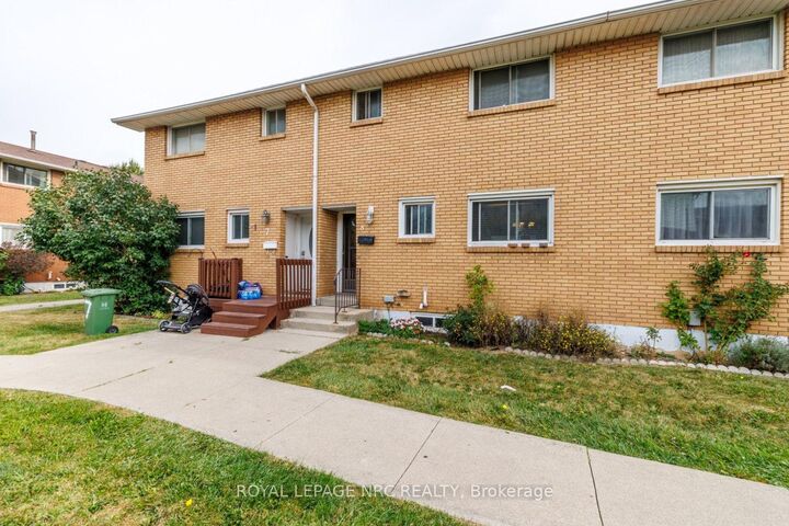 Photo de la propriété:  161 Berkindale Drive 8  ON L8E 1M6 