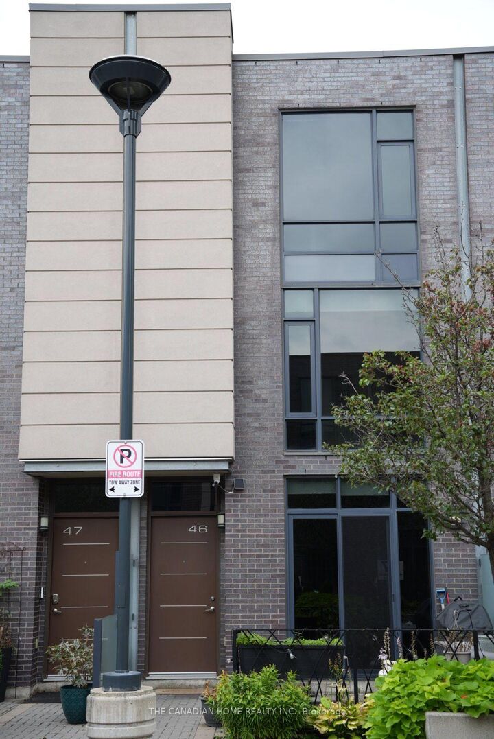 Property Photo: 23 Valhalla Inn Road 46 ON M9B 3Z7