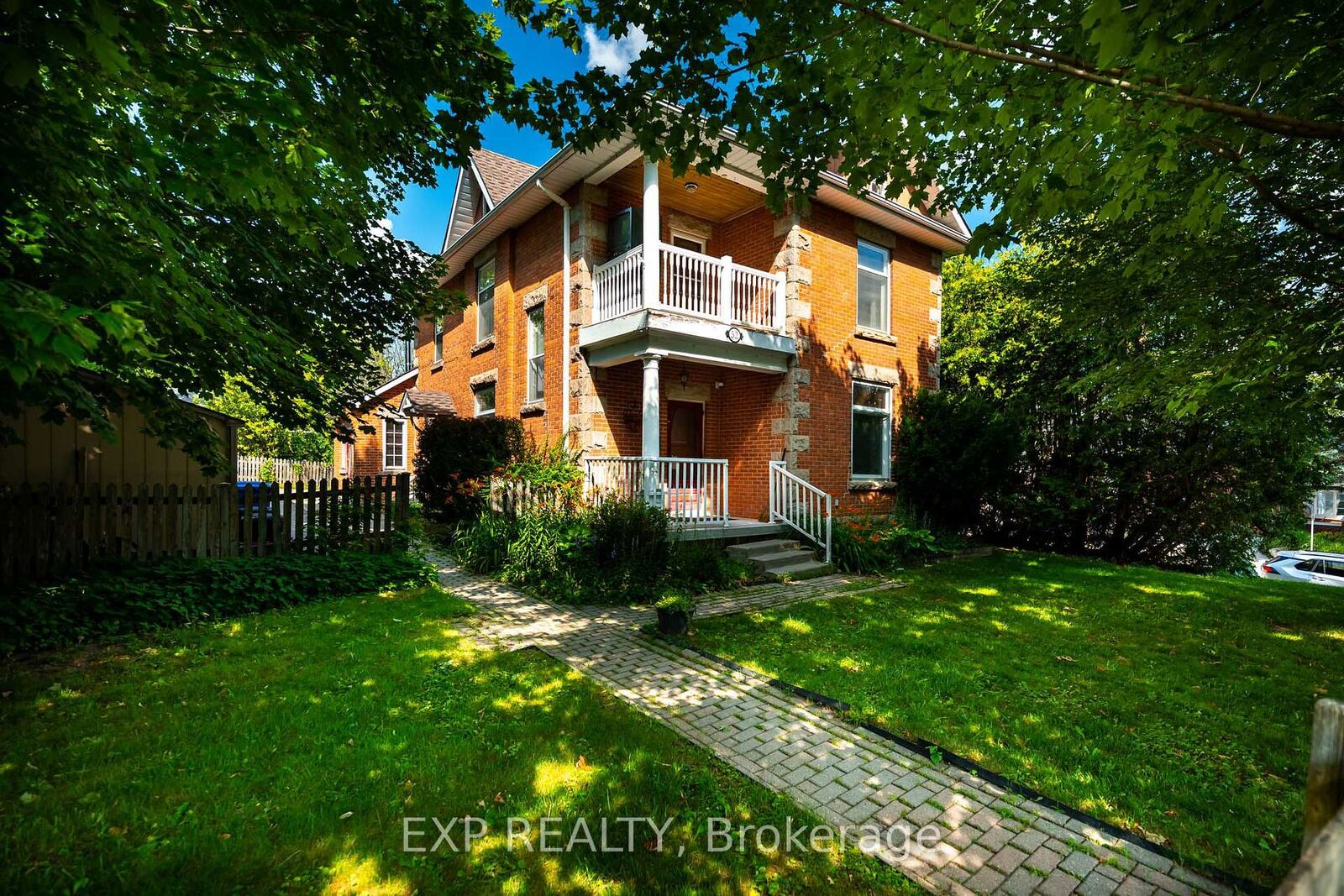 Property Photo:  52 First Street Upper  ON L9W 2E2 