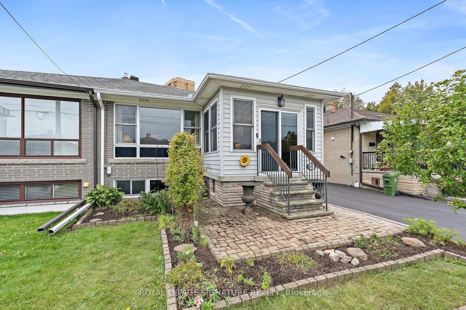 Photo de la propriété: 29 Heavitree Drive ON M3L 1K5