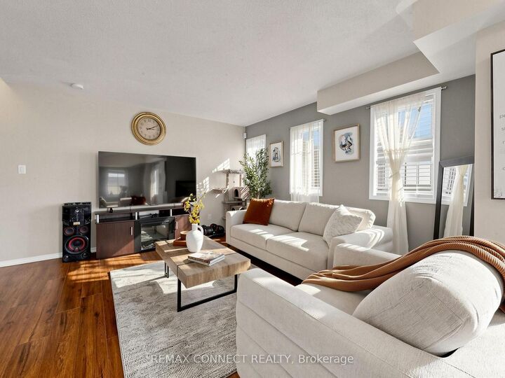 Property Photo:  58 Sidney Belsey Crescent 304  ON M6M 5J2 