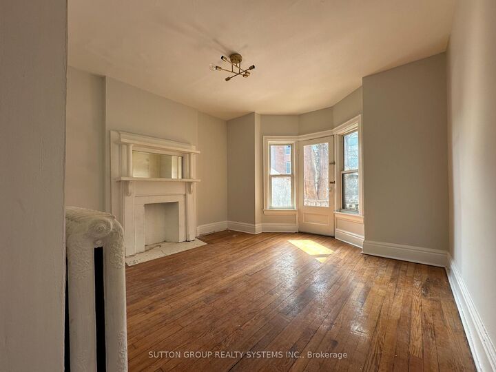Property Photo:  237 Dovercourt Road  ON M6J 3C9 