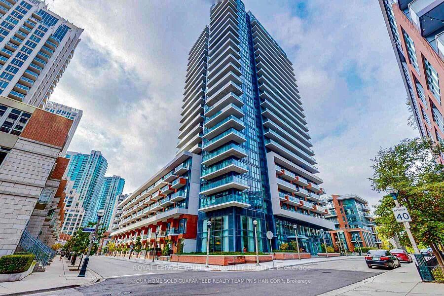 Property Photo:  38 Iannuzzi Street 2003  ON M5V 0S2 