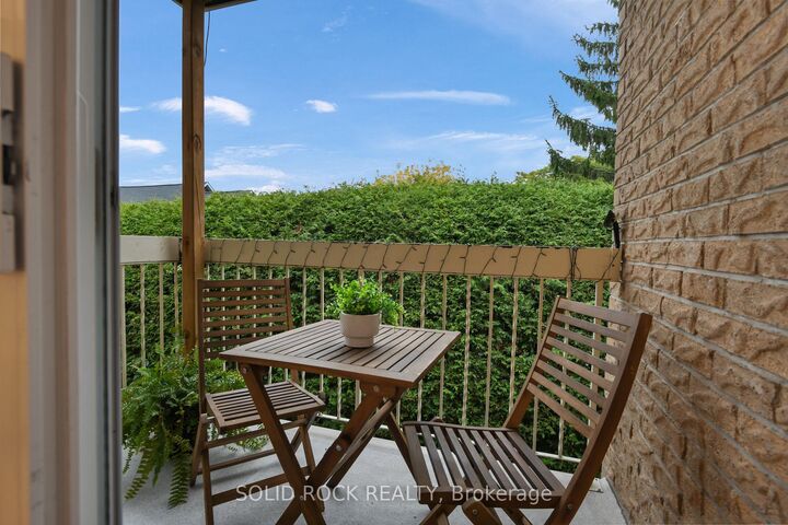 Property Photo:  190 Elgin Street W 207  ON K7S 1P1 