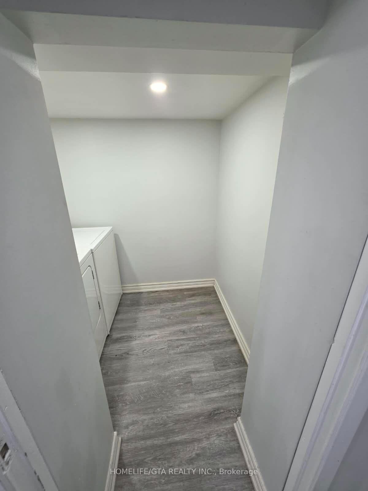 Property Photo:  214 Ravenscroft Road Basement  ON L1T 2T4 