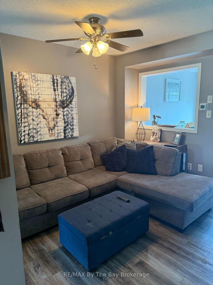 Property Photo:  345 Ferndale Drive S  ON L4N 9Y6 