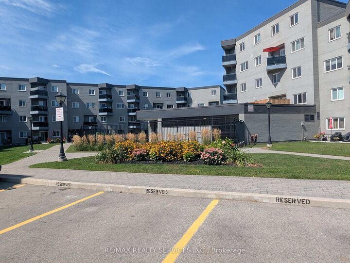 Property Photo:  2001 Bonnymede Drive 94  ON L5J 4H8 