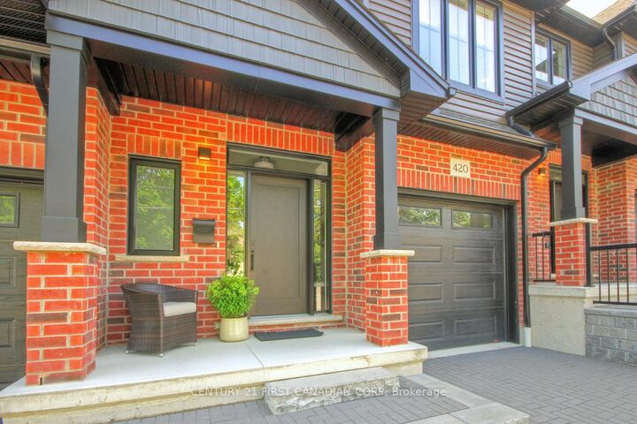 Photo de la propriété:  420 Old Wonderland Road  ON N6K 3R2 
