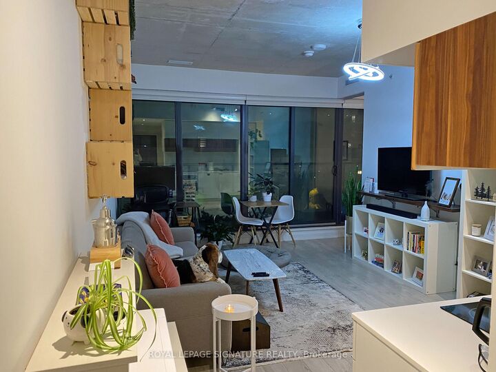 Property Photo:  185 Roehampton Avenue 201  ON M4P 0C6 