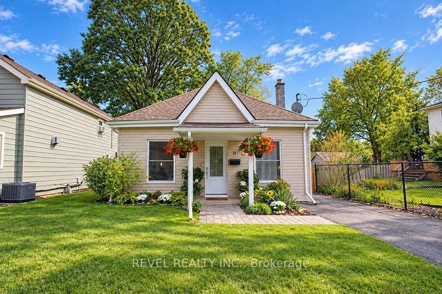 Property Photo:  11 Stirton Avenue  ON N3T 1E2 