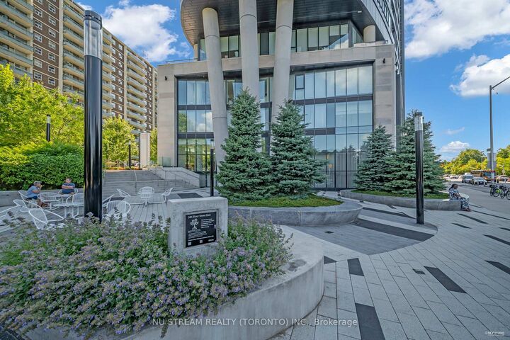 Property Photo:  585 Bloor Street E 516  ON M4W 0B3 