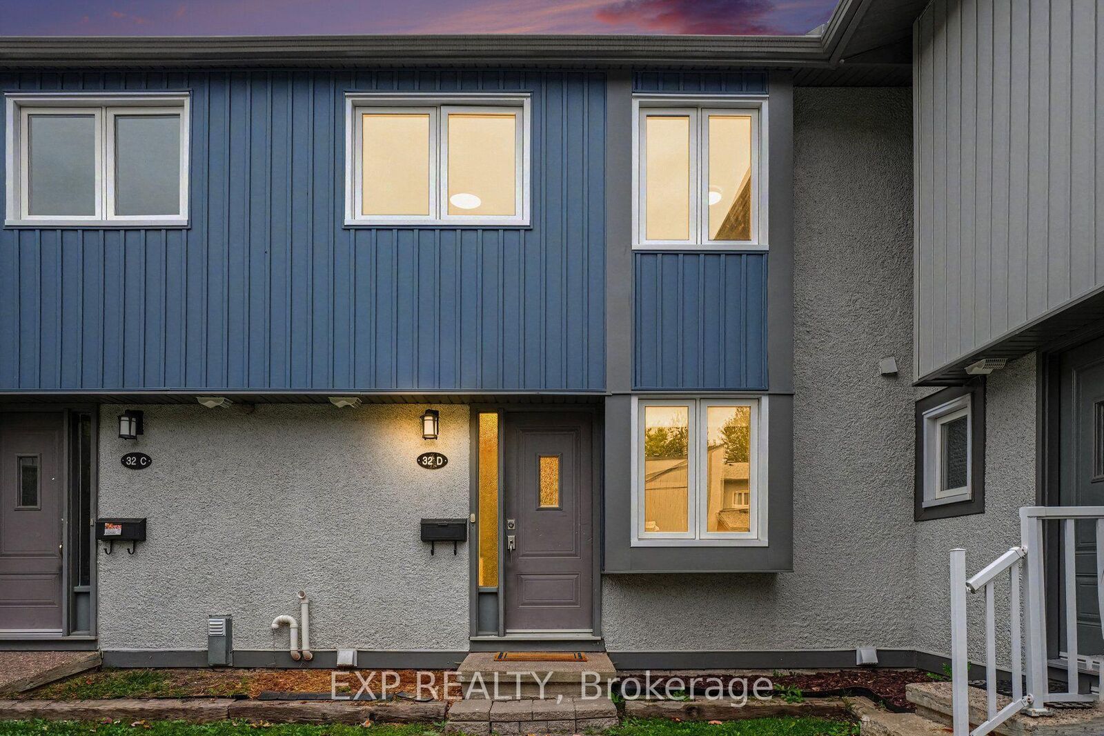 Property Photo:  32 Benlea Drive D  ON K2G 4A8 