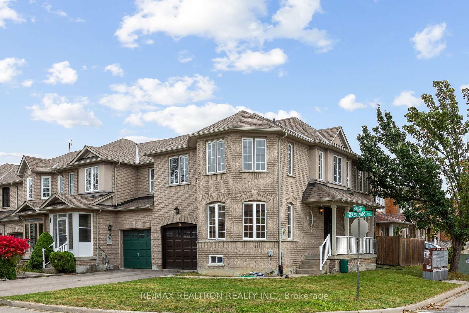 Property Photo:  55 Grassland Avenue  ON L4B 4K9 