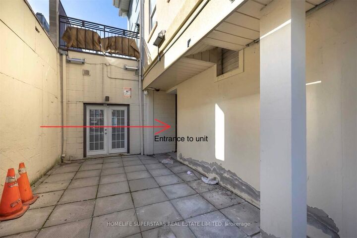 Property Photo:  38 Kensington Place 206  ON M5T 2J9 
