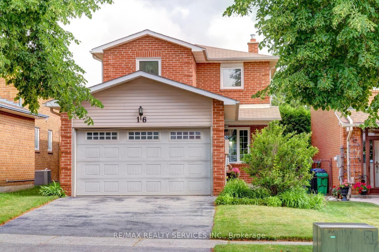 Property Photo:  16 Cavalier Court  ON L6V 3K6 
