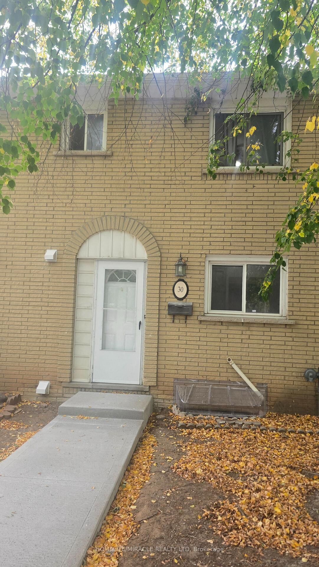 Property Photo:  30 Jerome Crescent  ON L8E 1K5 