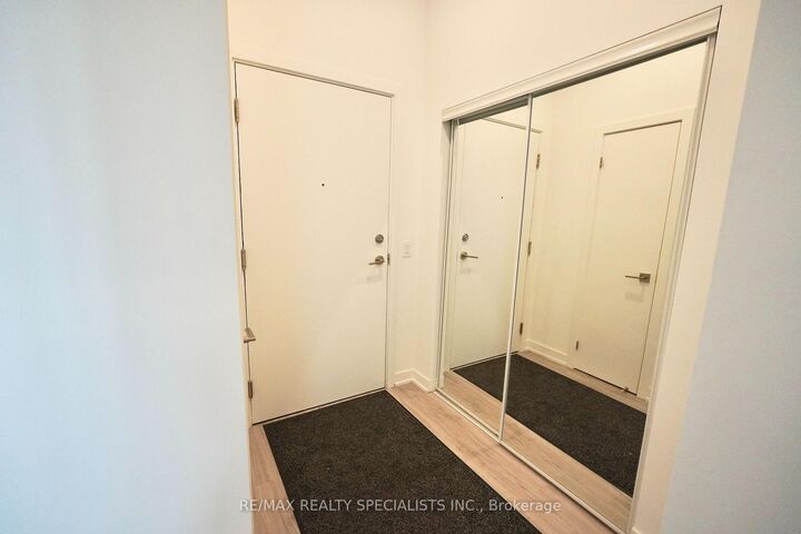 Property Photo:  252 Church Street 908  ON M5B 1Z2 