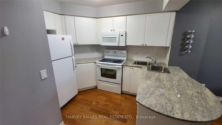 Property Photo: 763 Bay Street 2313 ON M5G 2R3