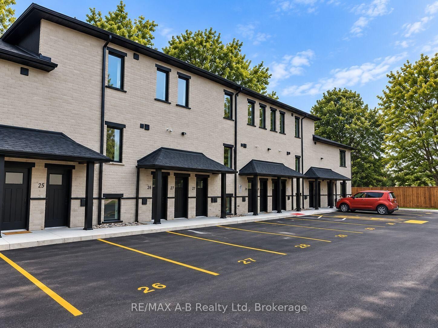 Property Photo:  428 Queen Street W 33  ON N4X 0C8 