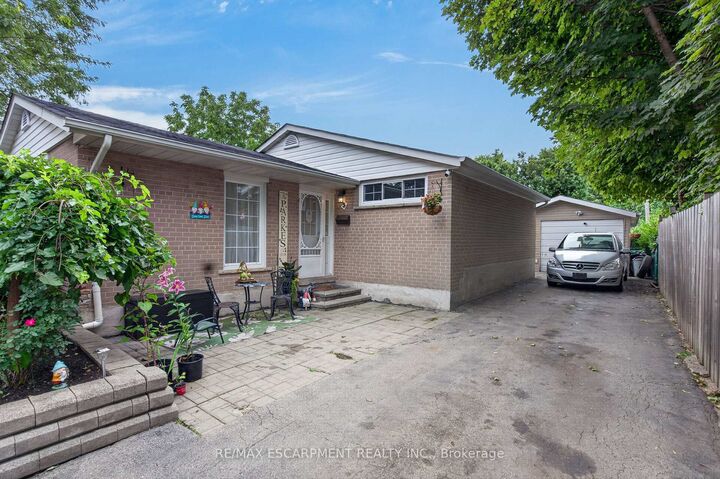 Property Photo:  3 Cumbrian Court  ON L6X 2J7 