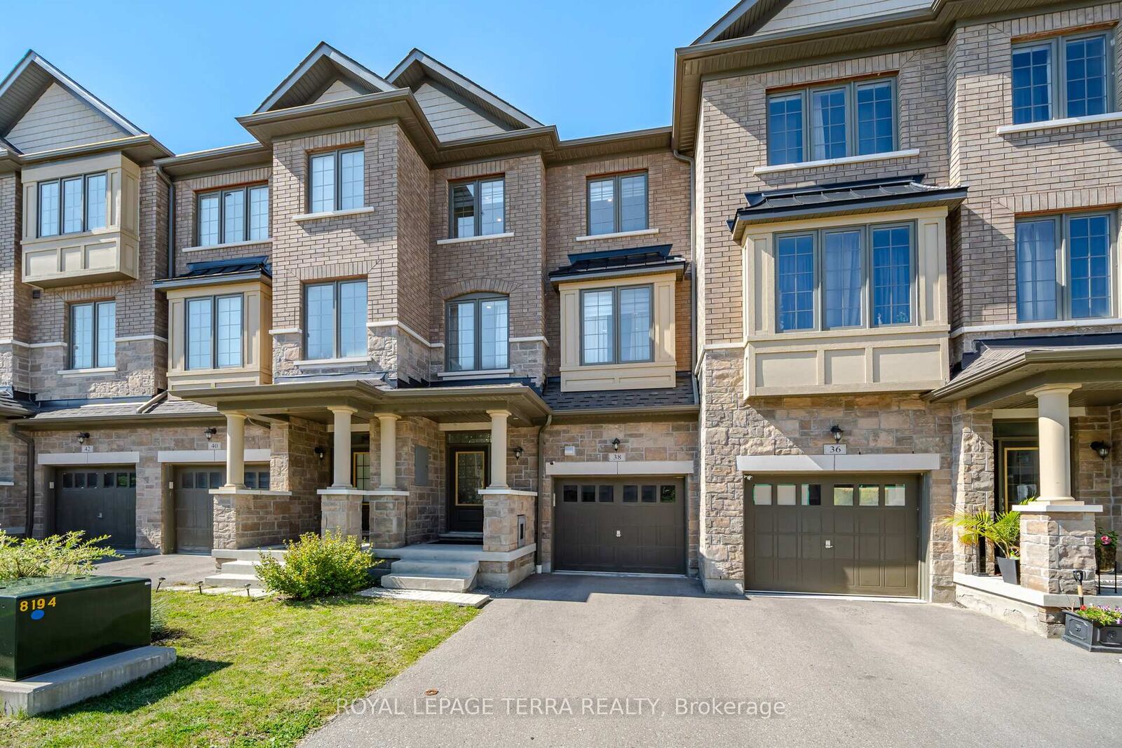Property Photo:  38 Hallmark Way  ON L1P 0K2 
