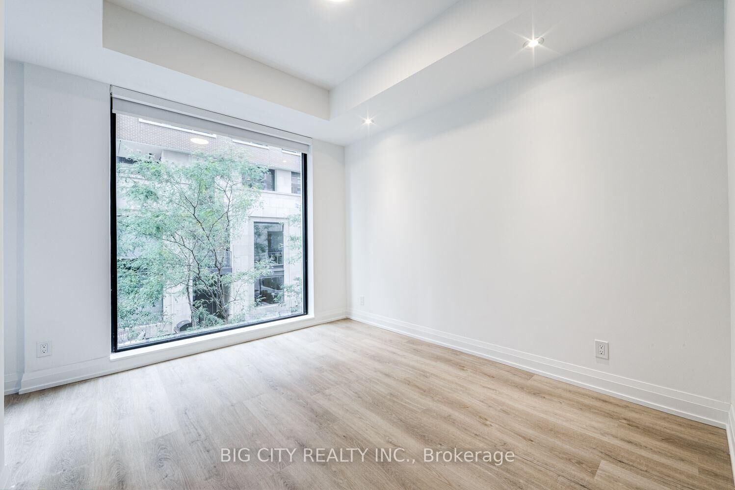 Property Photo:  36 Brentcliffe Road M05  ON M4G 0E1 