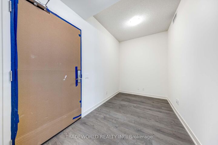 Property Photo:  4955 Yonge Street 805  ON M2N 0L8 