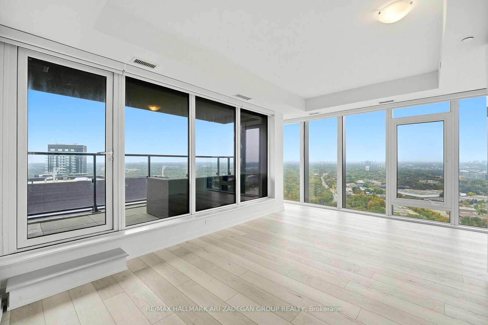 Property Photo:  1 Quarrington Lane 3807  ON M3C 0S4 