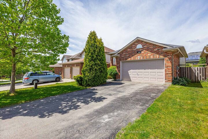 Property Photo: 899 Bitterbush Crescent ON N6H 5X6