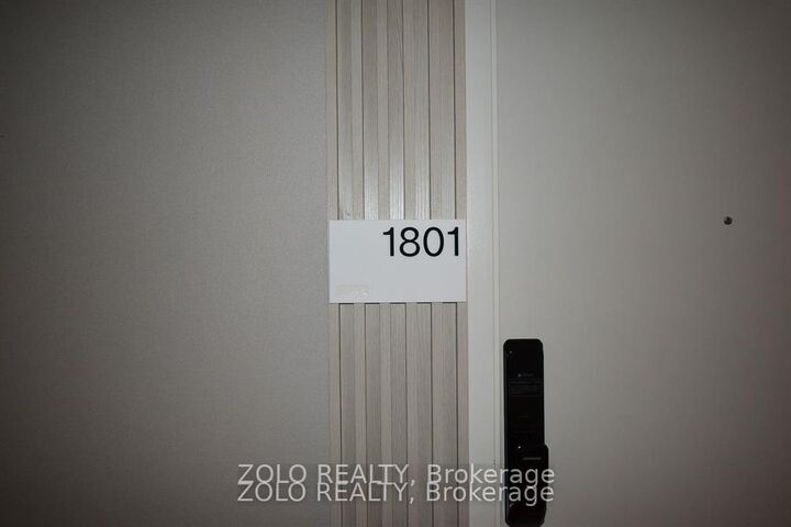 Property Photo:  28 Ann Street 1801  ON L5G 0E1 