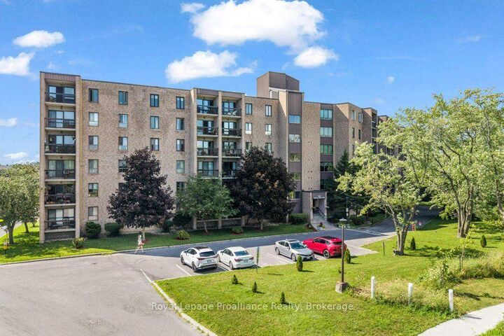 Photo de la propriété: 358 Queen Mary Road 509 ON K7M 7E8