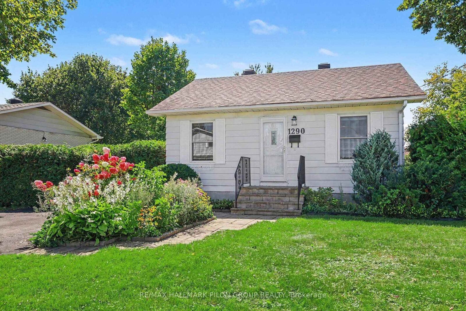 Property Photo:  1290 St. Jean Street  ON K1C 1N6 