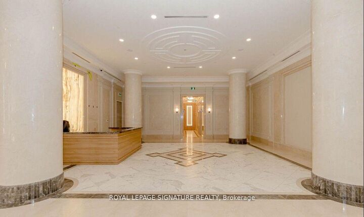 Property Photo:  36 Elm Drive W 1001  ON L5B 1L9 