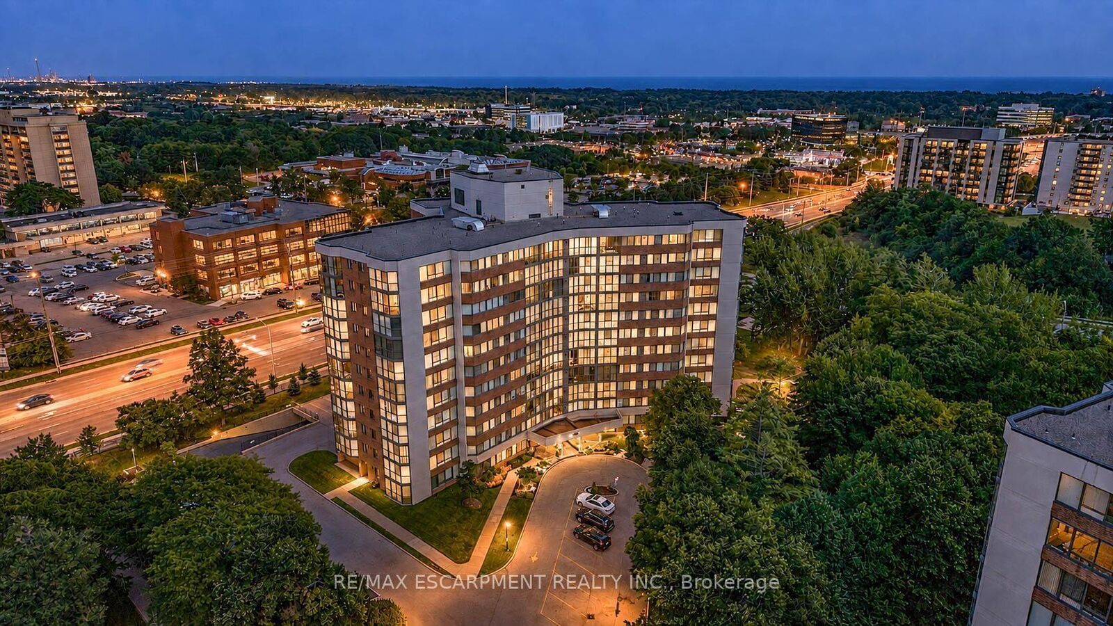 Property Photo:  1230 Marlborough Court 202  ON L6H 3K6 