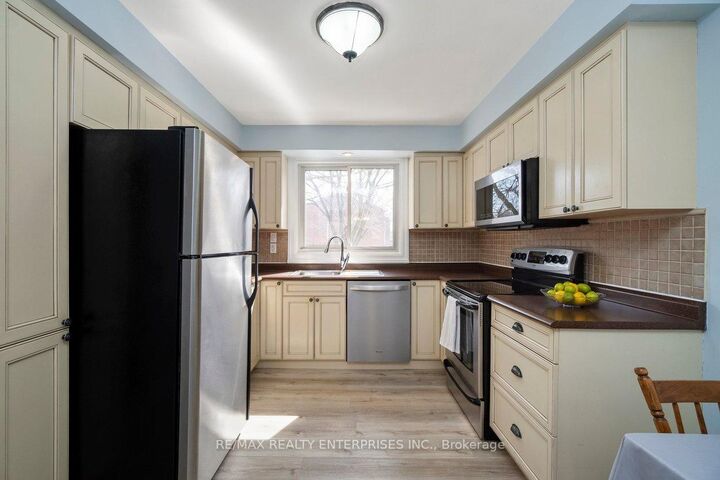 Property Photo:  121 Morgan Avenue 7  ON N2A 2M4 