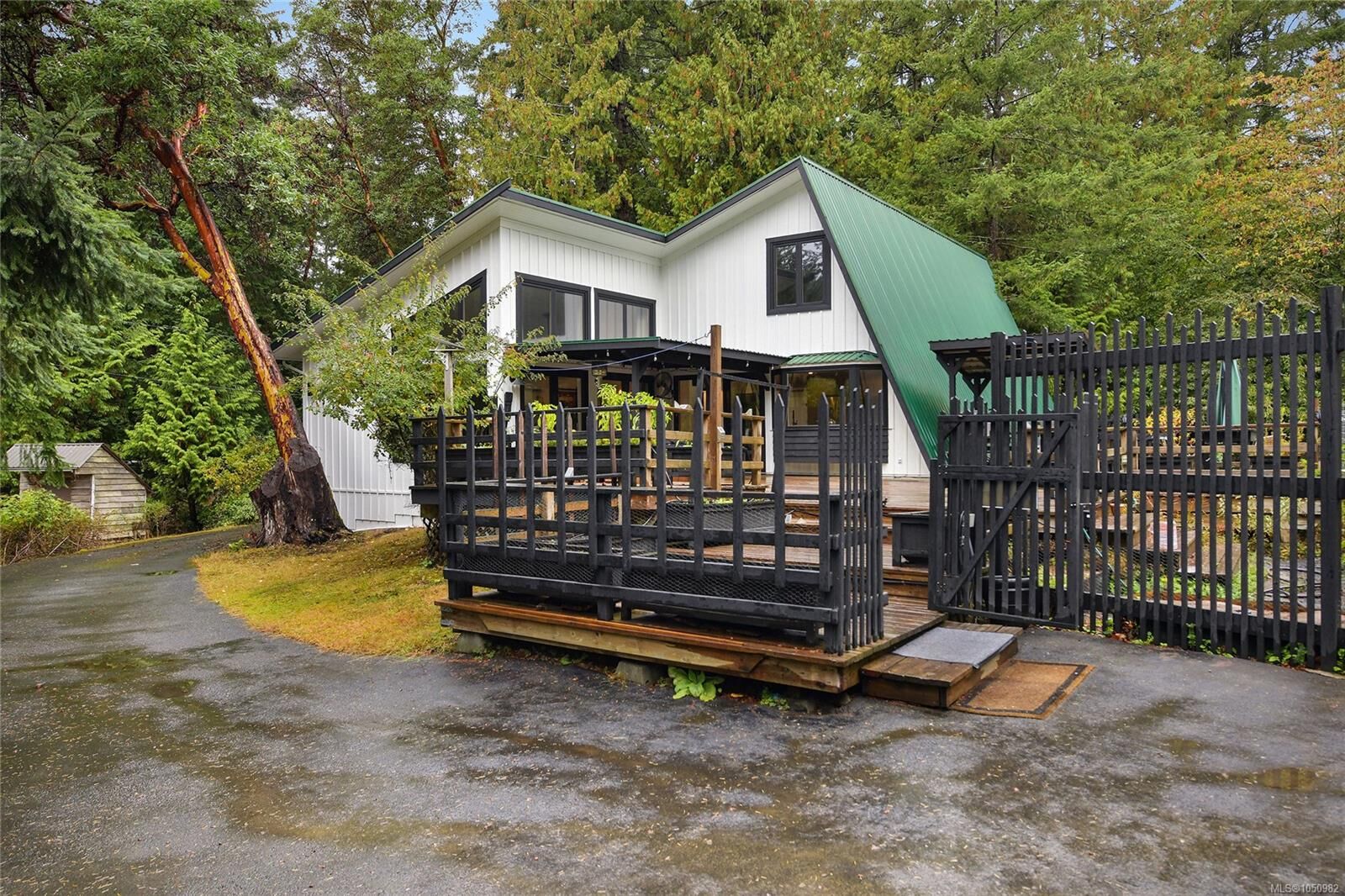 Property Photo: 505 Bayview Dr BC V0N 2J1