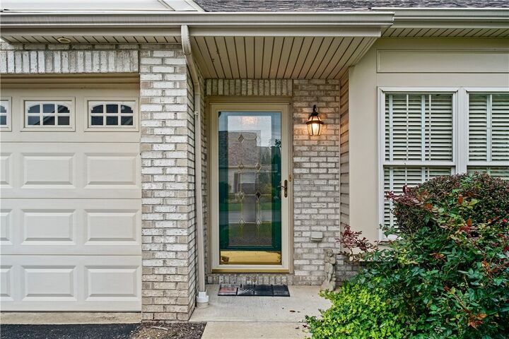 Property Photo: 400 Katy Ln PA 15071
