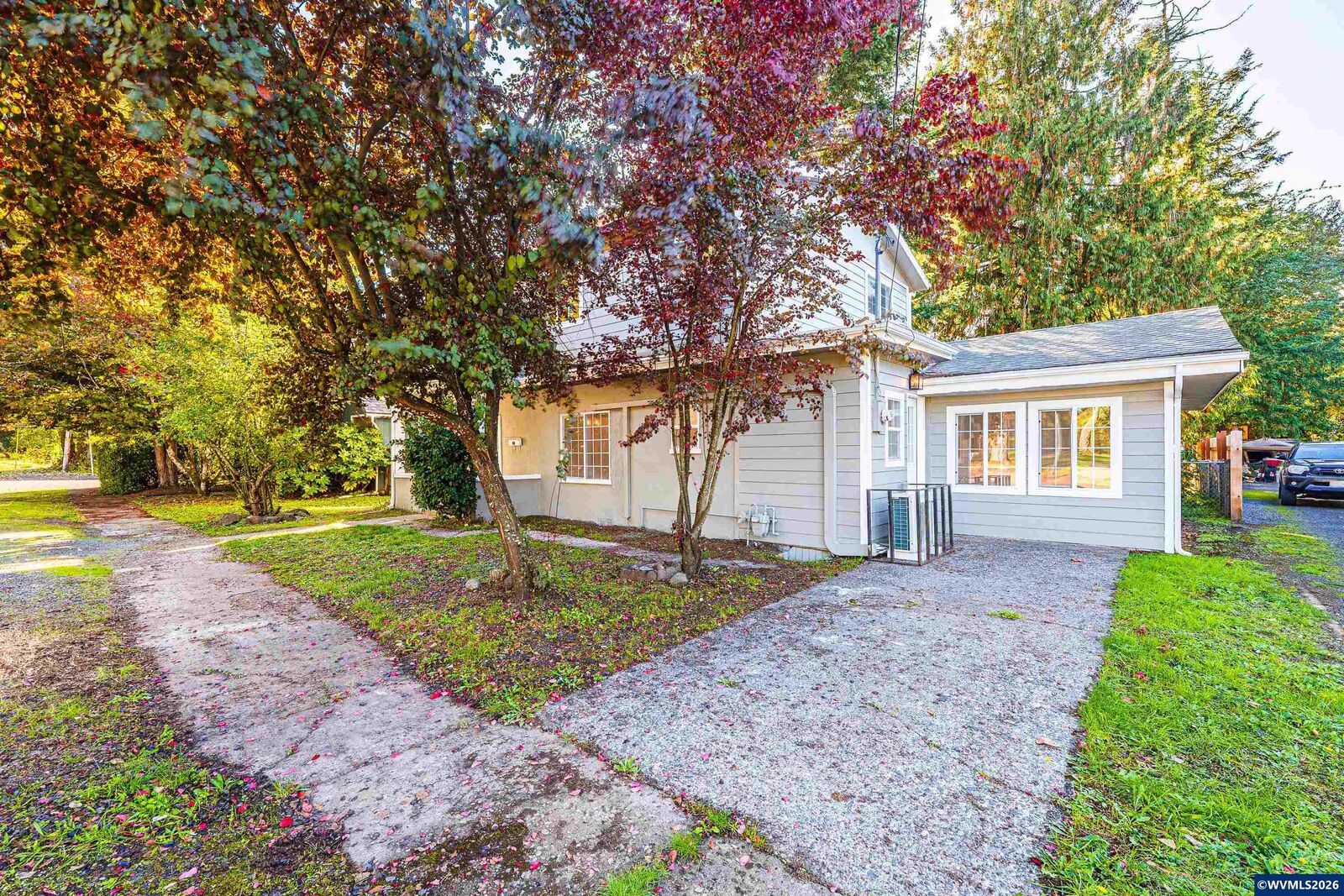 Property Photo:  816 14th Av  OR 97386 